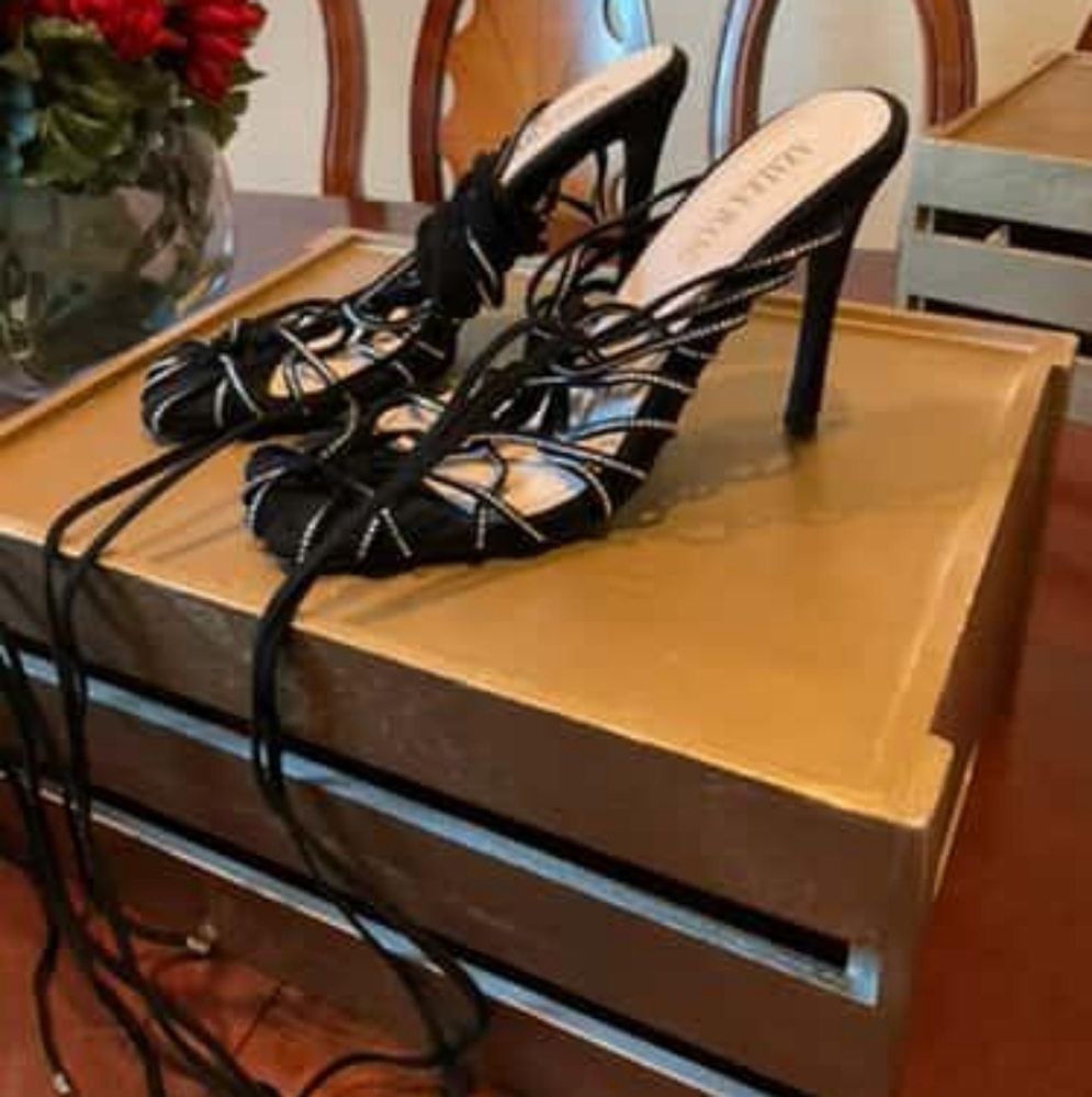 Azalea Wang Elegant Black Strappy Heels
